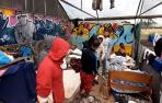 Así es como varios jóvenes pasan la DANA en plena calle de Pamplona