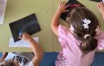 Un grupo de niños realizando actividades.
