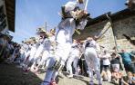 Fotos de los danzantes de Ovchagavia en el día grande de la localidad.