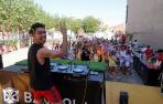Los jóvenes posan para la foto en la fiesta del Dj Mikel Sevillano