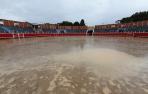 Vídeo con la lluvia en la plaza de toros de Sangüesa