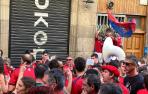 Vídeo: ambientazo y cánticos de la afición rojilla por las calles de Vitoria