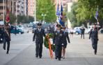 Ofrenda floral a los caídos, ayer a mediodía, en la festividad del patrón de la Policía Nacional, en Antoniutti.