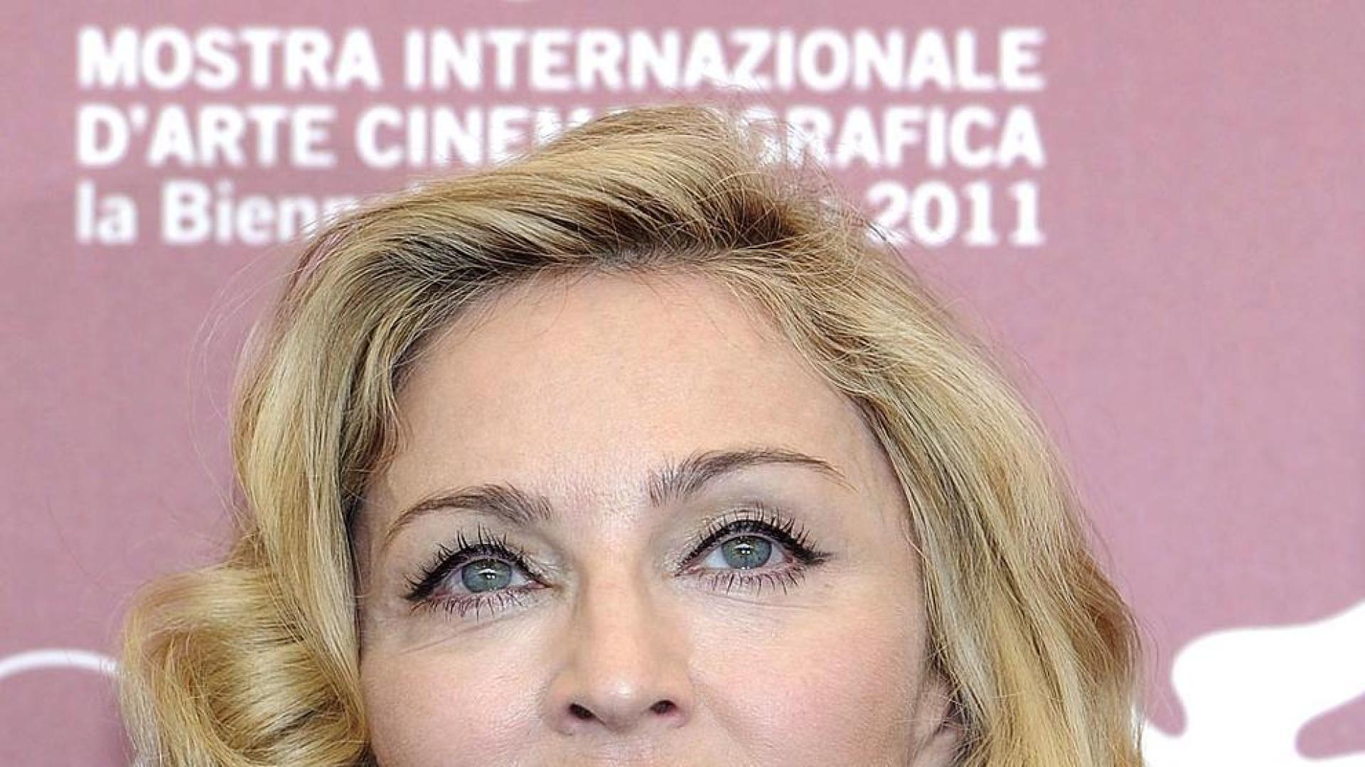 La última película de Roman Polanski, "Un dios salvaje", se ha presentado este jueves en el Festival de Venecia con una gran acogida por parte de la crítica. Aunque el polémico director no ha estado presente en la ciudad italiana, sí han acudido tres de los protagonistas del filme: Kate Winslet, Christoph Waltz y John C. Reilly. Además, Madonna ha presentado fuera de concurso su segunda película como directora, "W.E.", todo un canto a la liberación femenina.