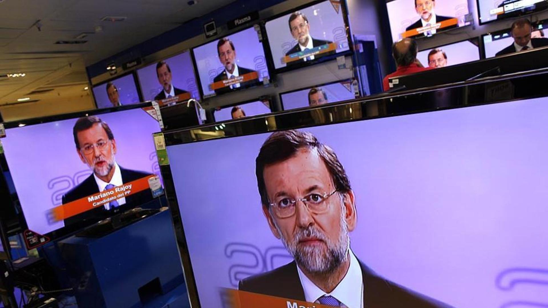 Rajoy y Rubalcaba se enfrentan en el debate televisado por la Academia de televisión, en el Palacio de Congresos.