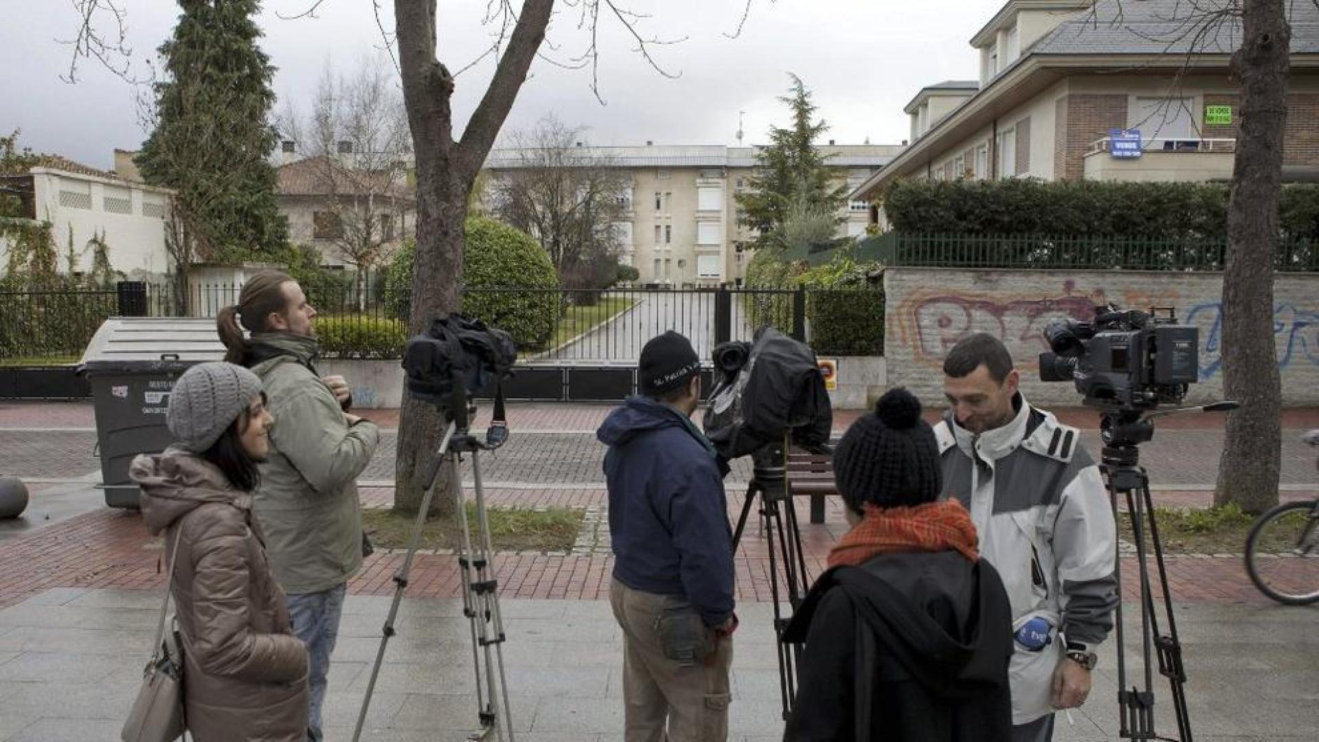 Periodistas, ante la casa de la familia Urdangarín en Vitoria