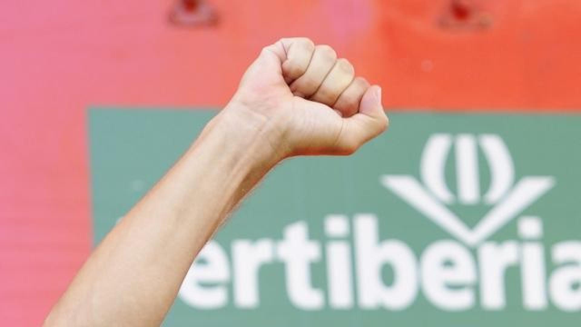 Cobo celebra una de sus victorias de etapa en la Vuelta en 2011. 	REUTERS