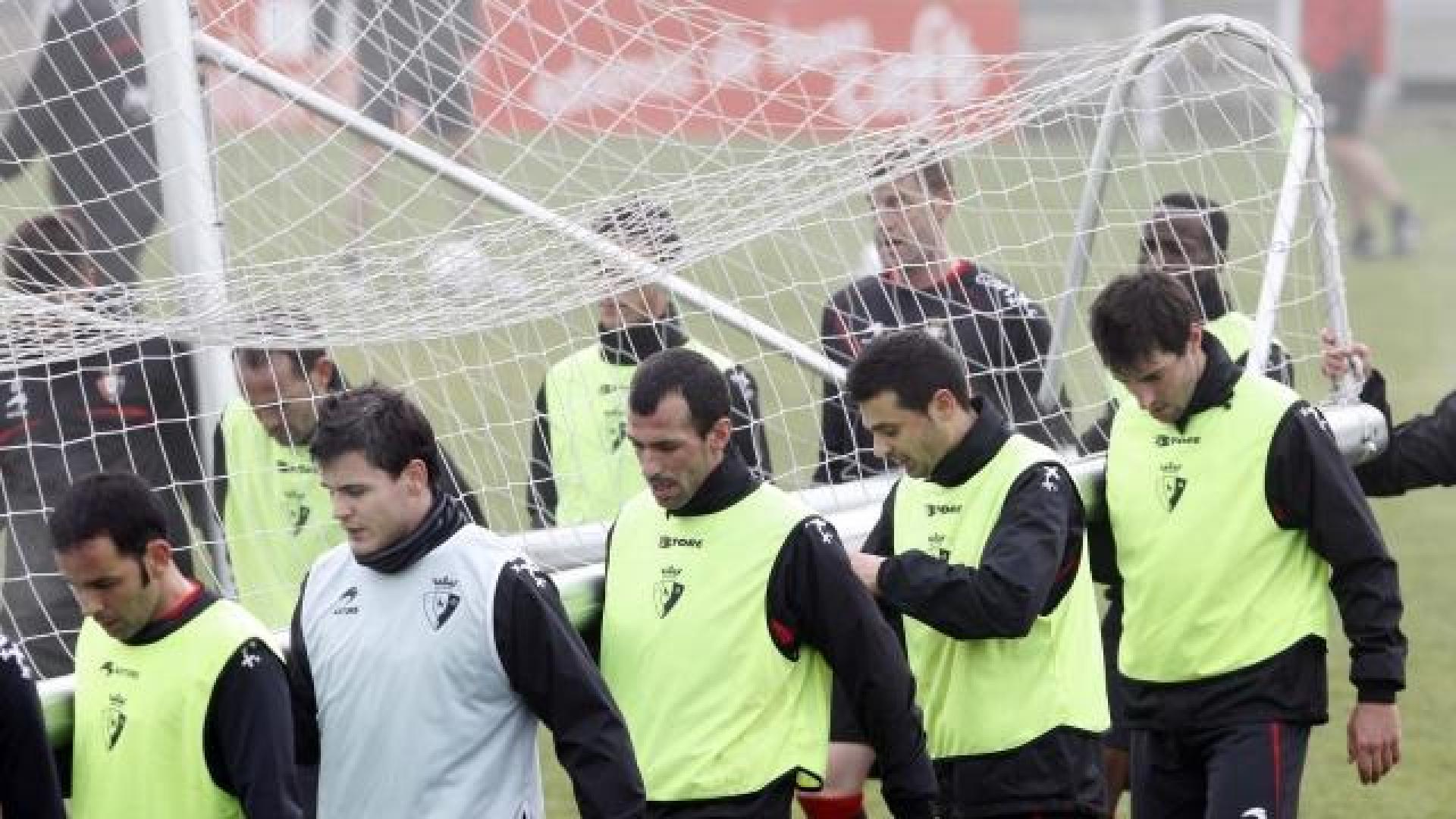 Calleja, Echaide, Puñal, Flaño y Bertrán, ayer en el entrenamiento de Tajonar. J.A. GOÑI
