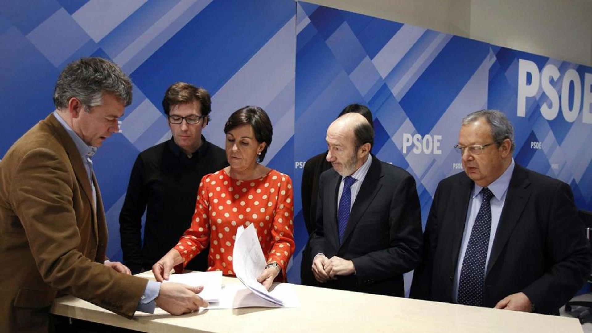 Rubalcaba presenta sus avales para convertirse en precandidato oficial