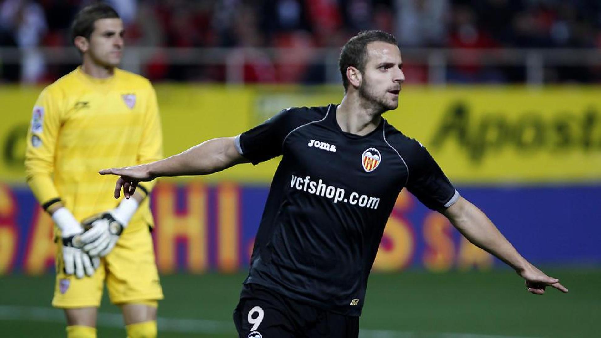 El Valencia elimina al Sevilla y pasa a cuartos en un choque intenso (2-1)