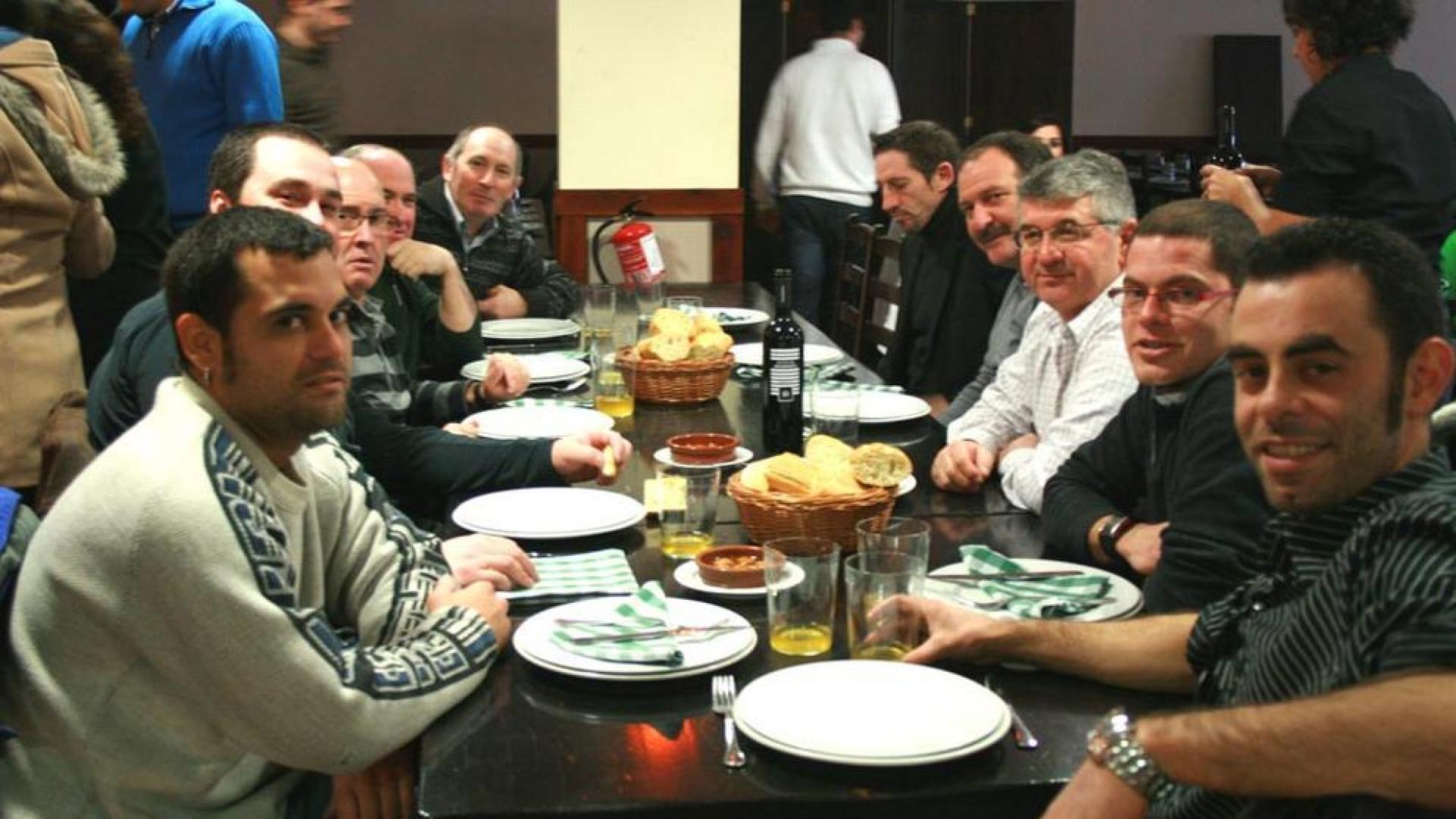 Imágenes de las sidrerías Auzmendi y Kalean Gora en el primer 'txotx' de la temporada