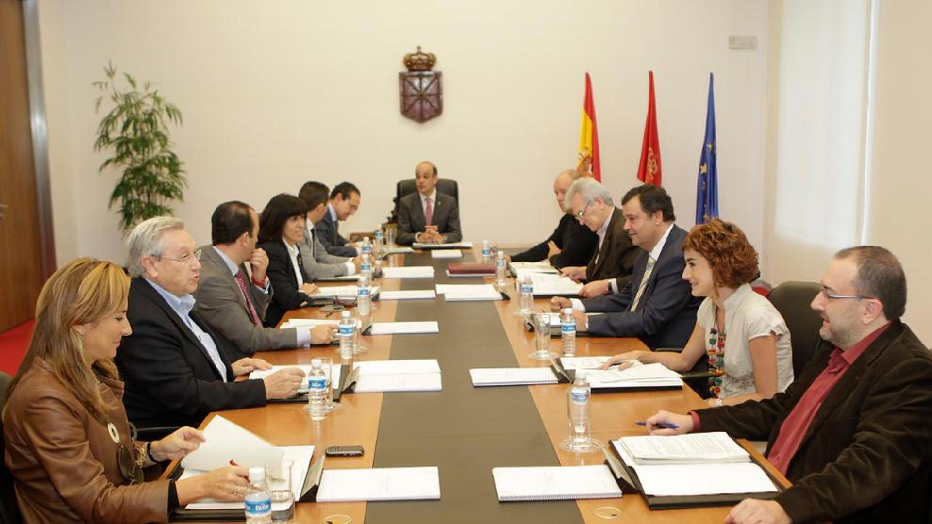 Miembros de la Mesa y Junta del Parlamento de Navarra