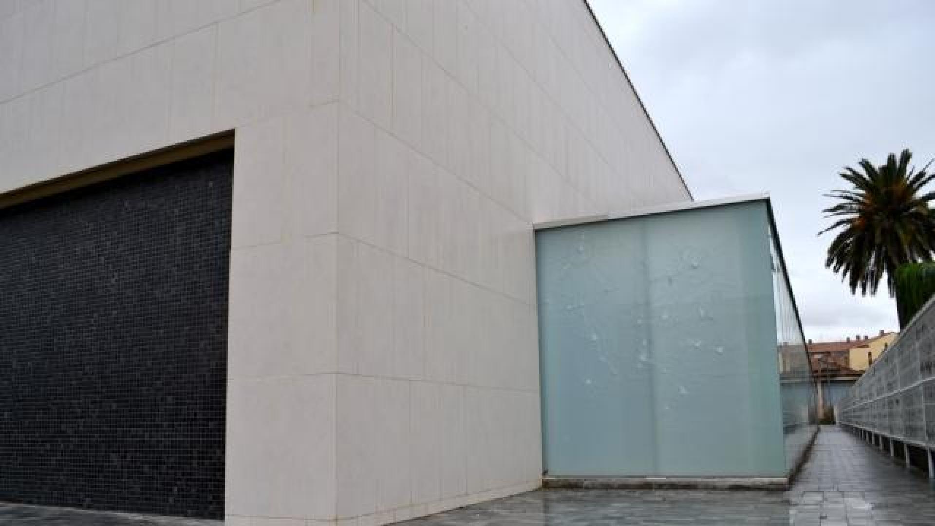 En la imagen, se aprecian algunos impactos de las piedras. 	GENER