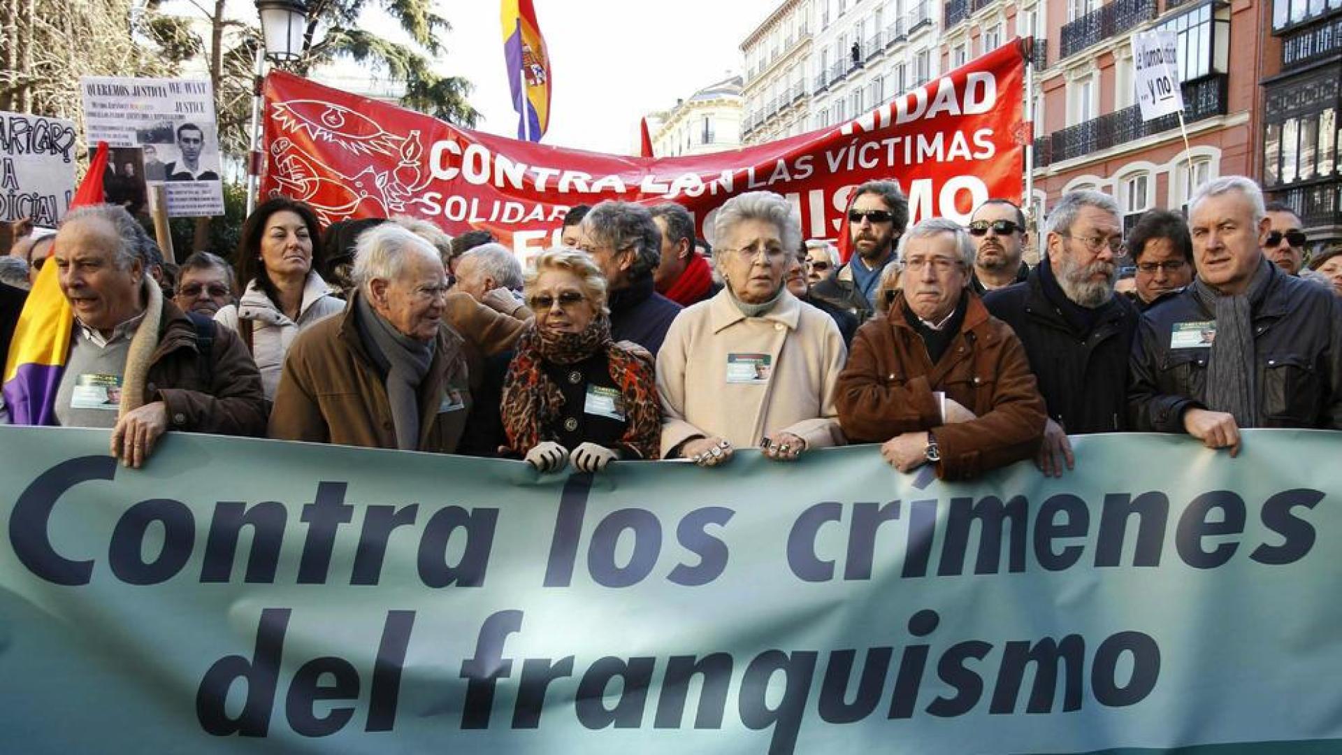 Miles de personas se manifiestan en Madrid en apoyo de Garz&oacute;n