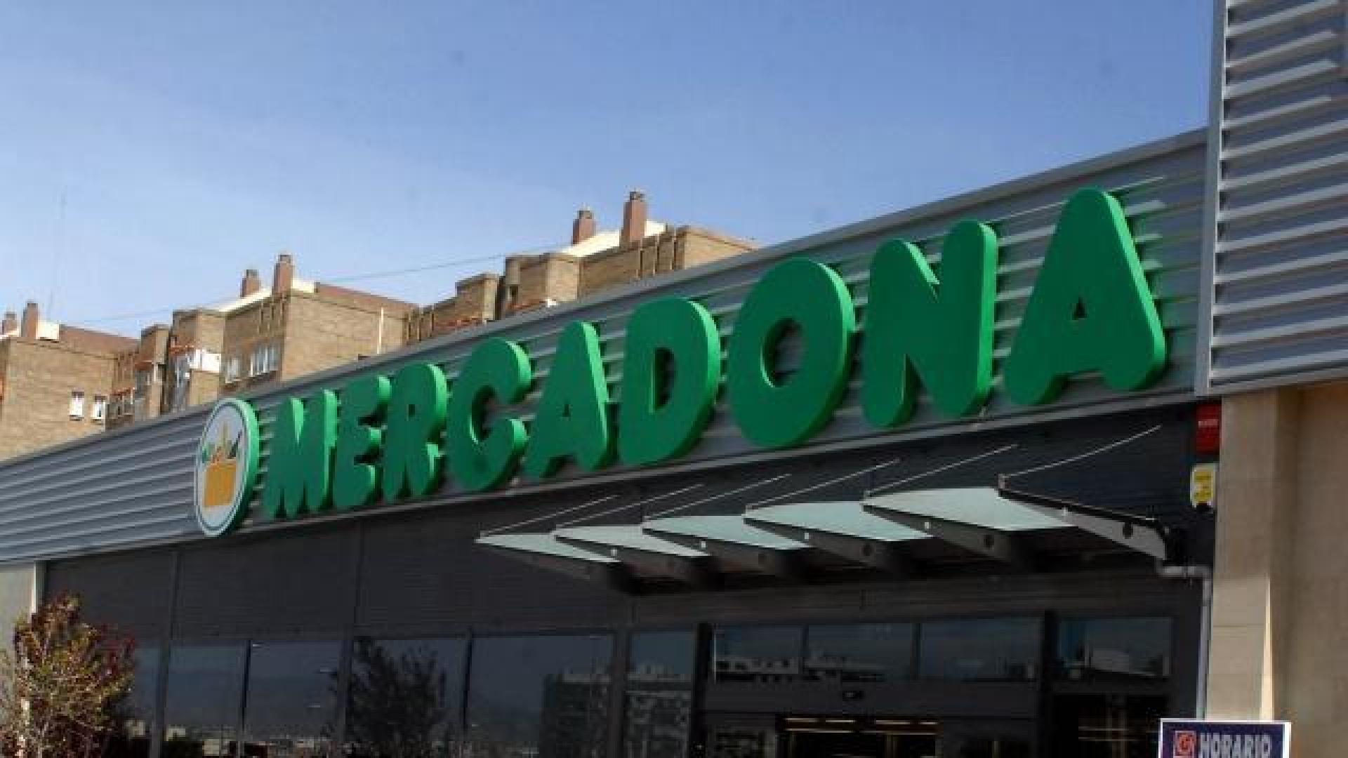 Acceso a un supermercado de Mercadona en Alicante. DANIEL MADRIGAL / LAS PROVINCIAS