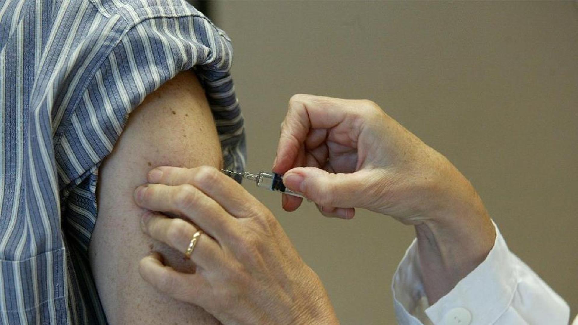 Con la vacuna de la gripe