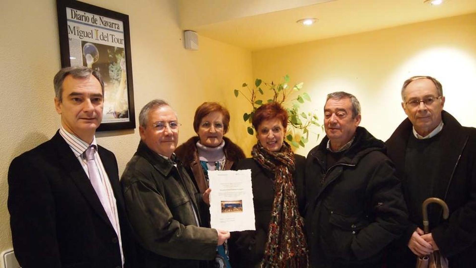 Azuelo recoge su diploma en el I Concurso de belenes de Dn.es