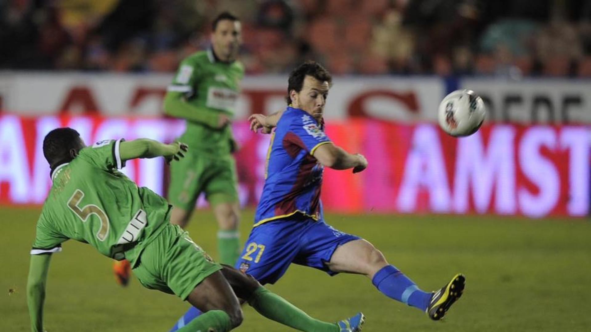 Un impreciso Levante no puede con un ordenado Racing (1-1)