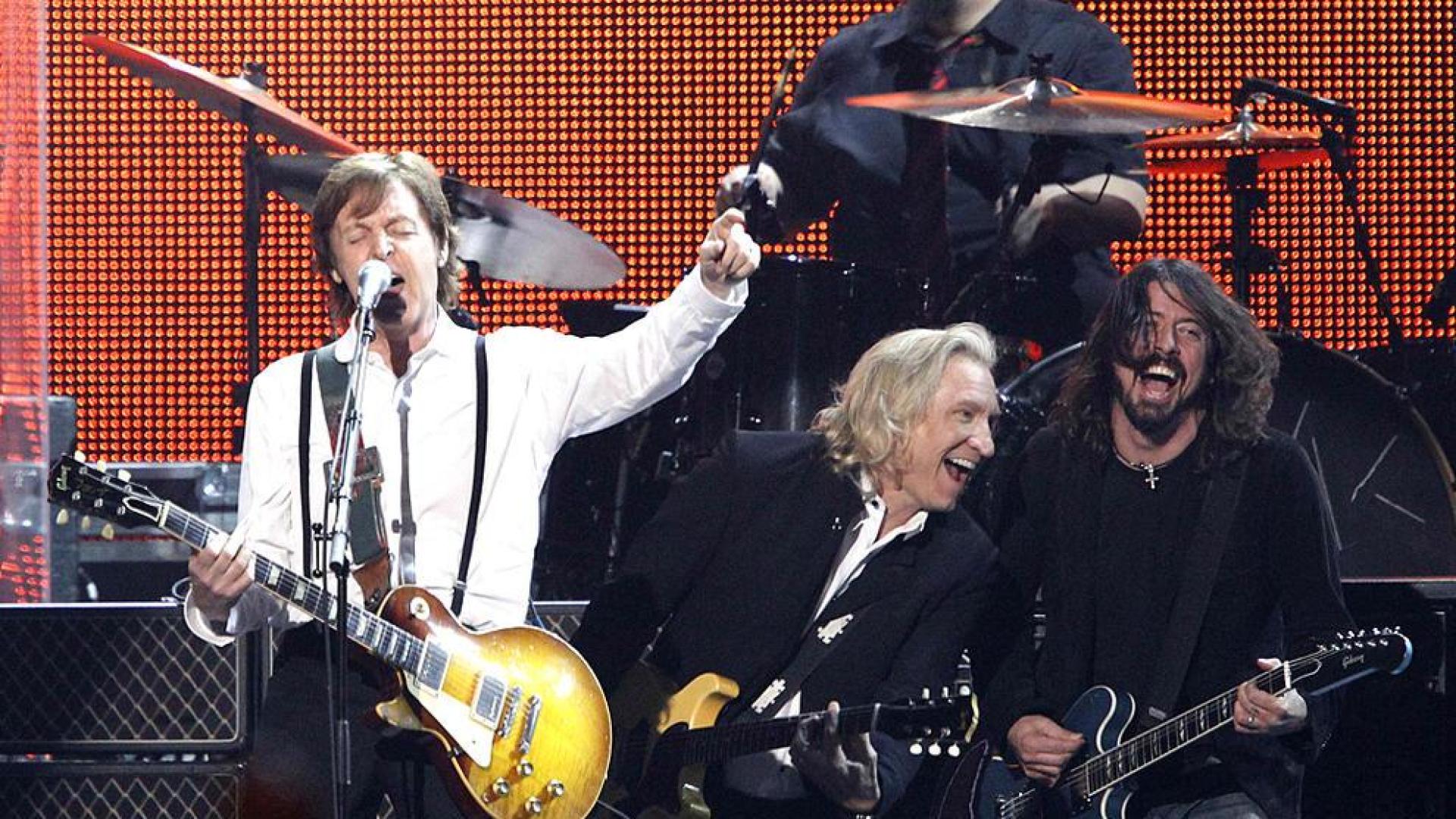 McCarntey triunfa en la gala ben&eacute;fica de MusiCares en Los &Aacute;ngeles