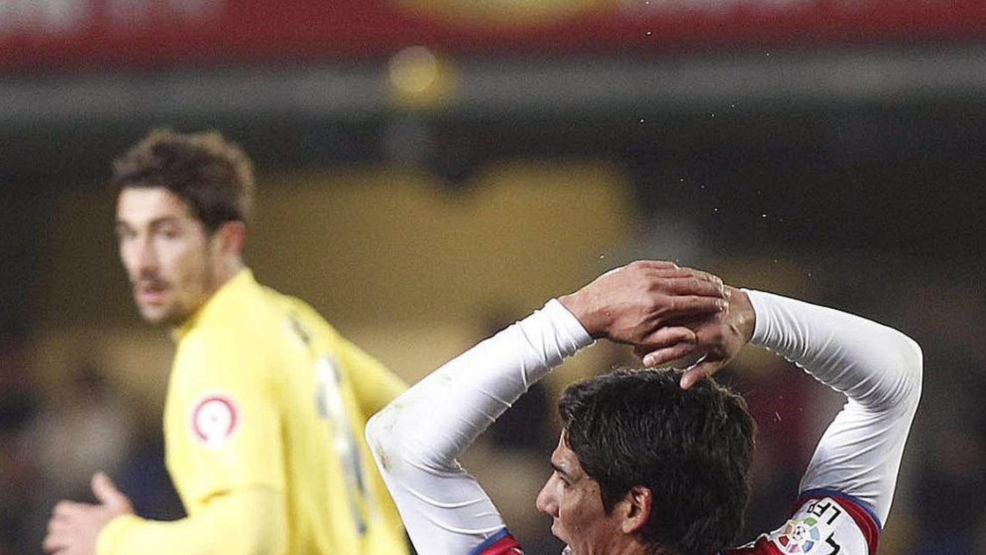 Un afortunado Villarreal vence a un buen Granada