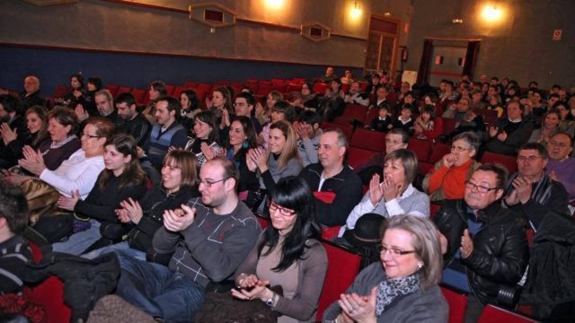 Imagen de parte de los asistentes a la presentación de la canción "Tudela" en el cine Moncayo. NURIA G. LANDA