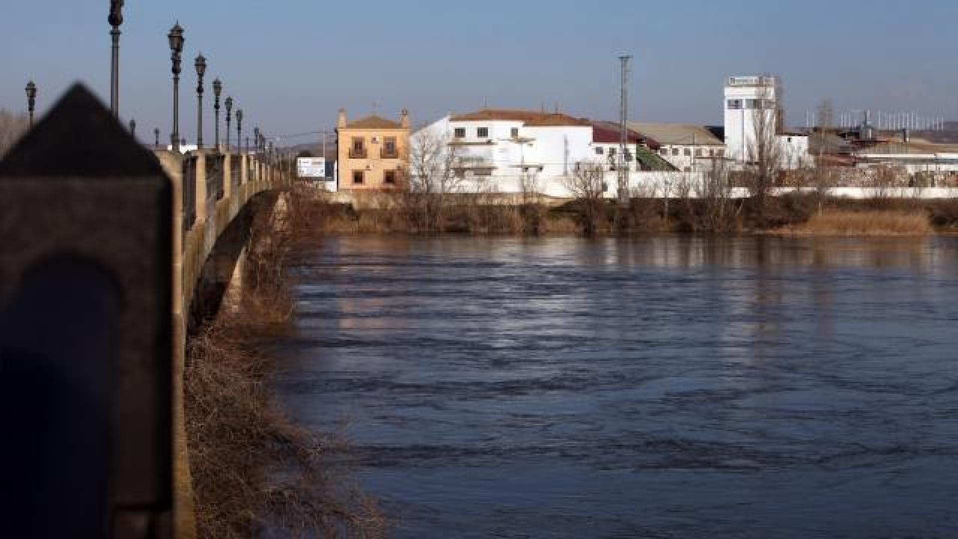Imagen de la empresa desde el puente del Ebro de Tudela. 	NURIA G. LANDA