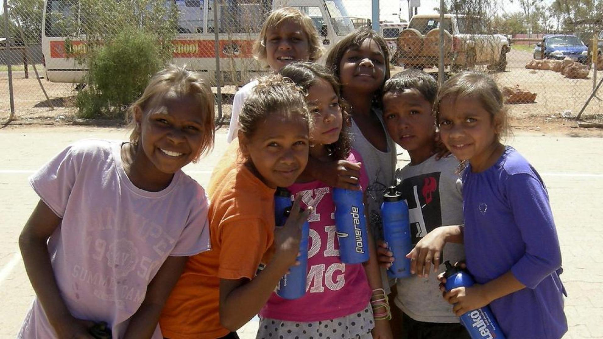 Ni&ntilde;os abor&iacute;genes australianos se inician en el espa&ntilde;ol