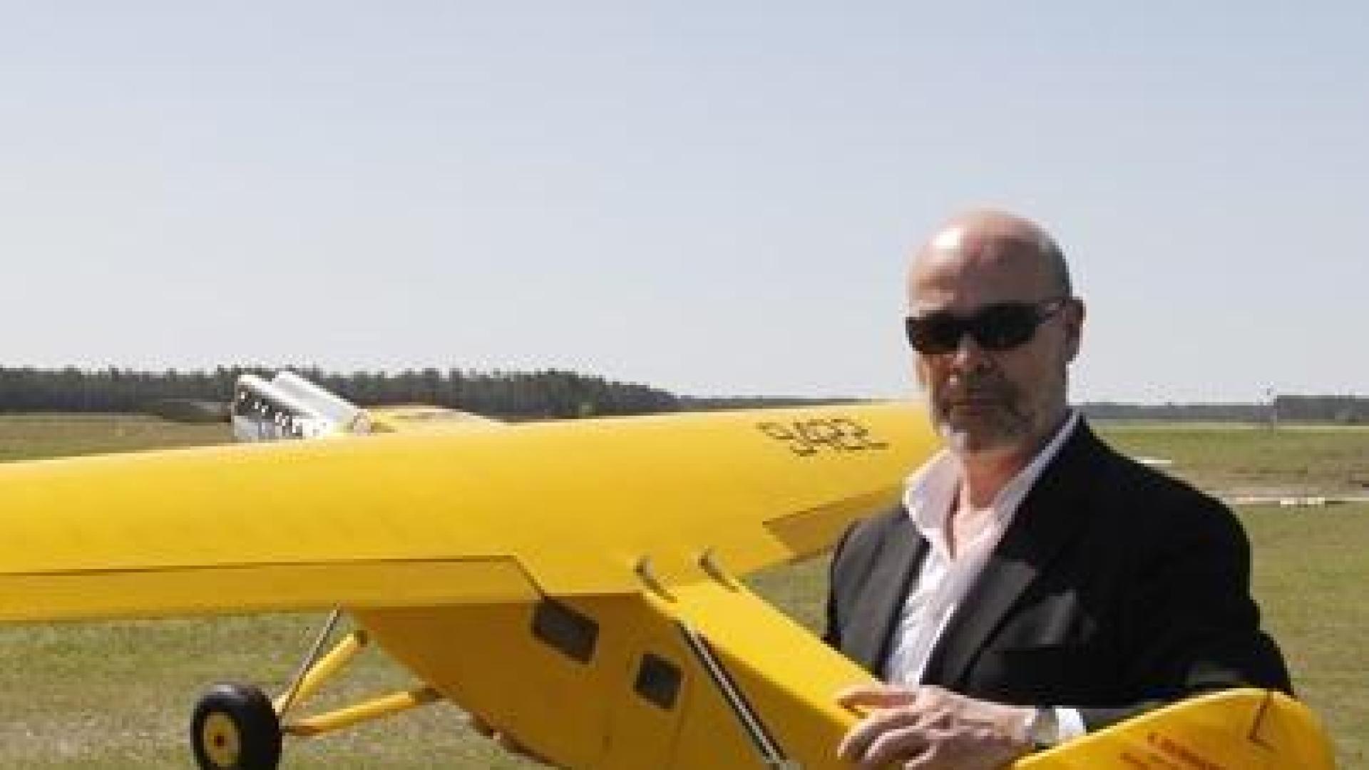 Antonio Resines narra el viaje de un avión sobre el Atlántico
