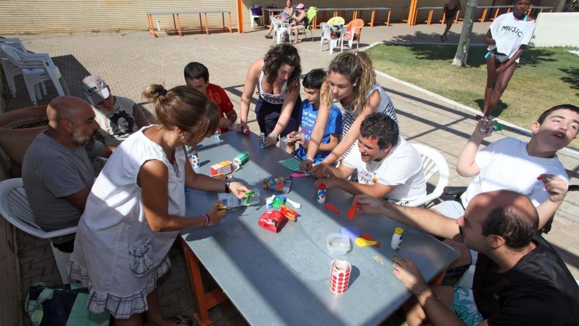 Voluntarios con j&oacute;venes de Anfas en Tudela