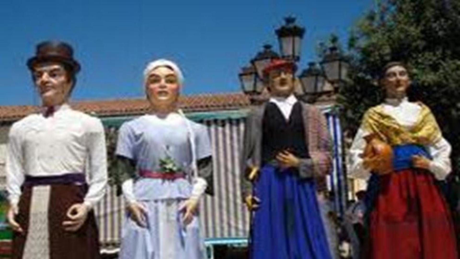 La Comparsa de Gigantes de Noáin celebra su trigésimo aniversario