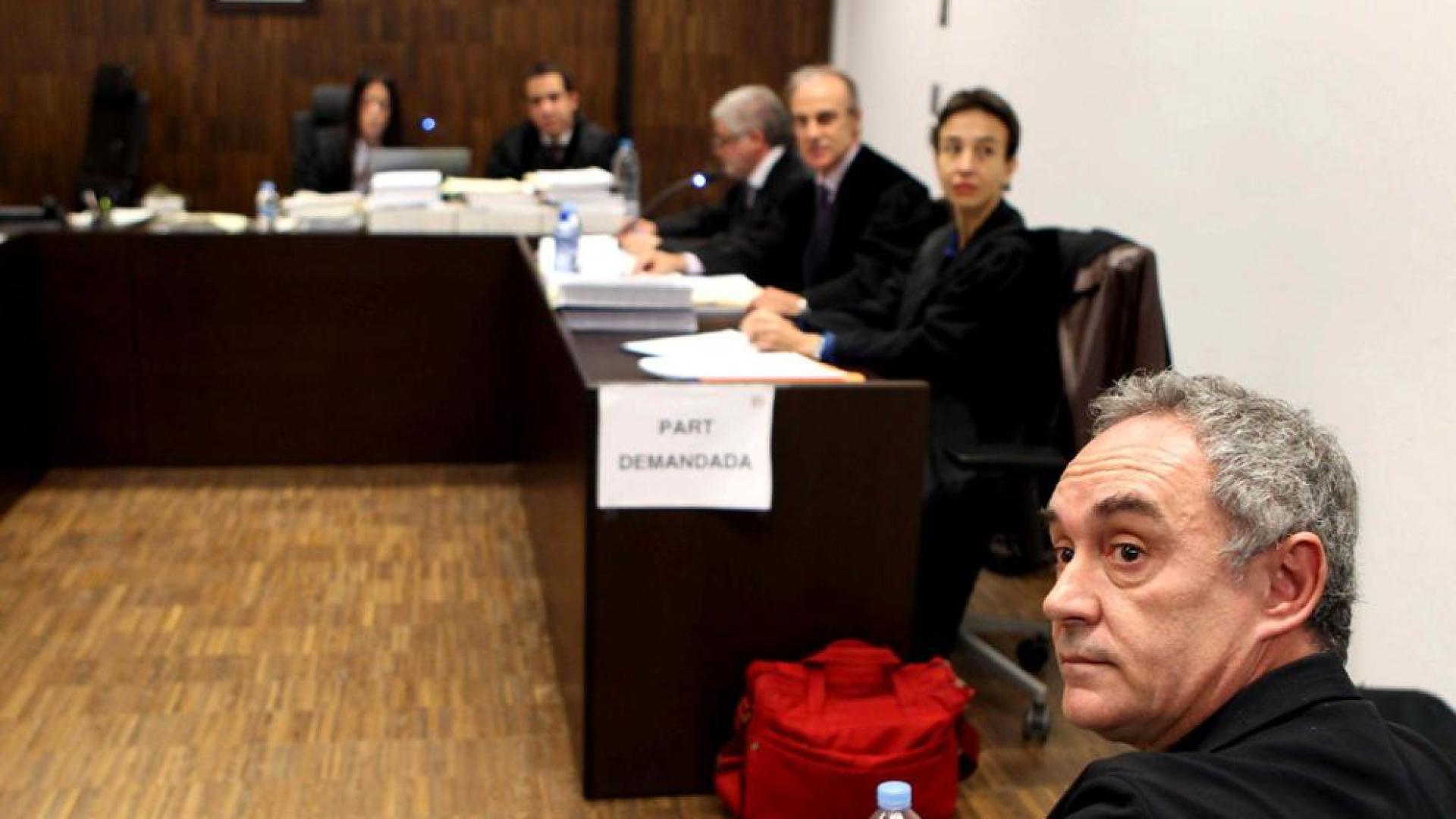 Ferr&aacute;n Adri&aacute; se sienta en el banquillo