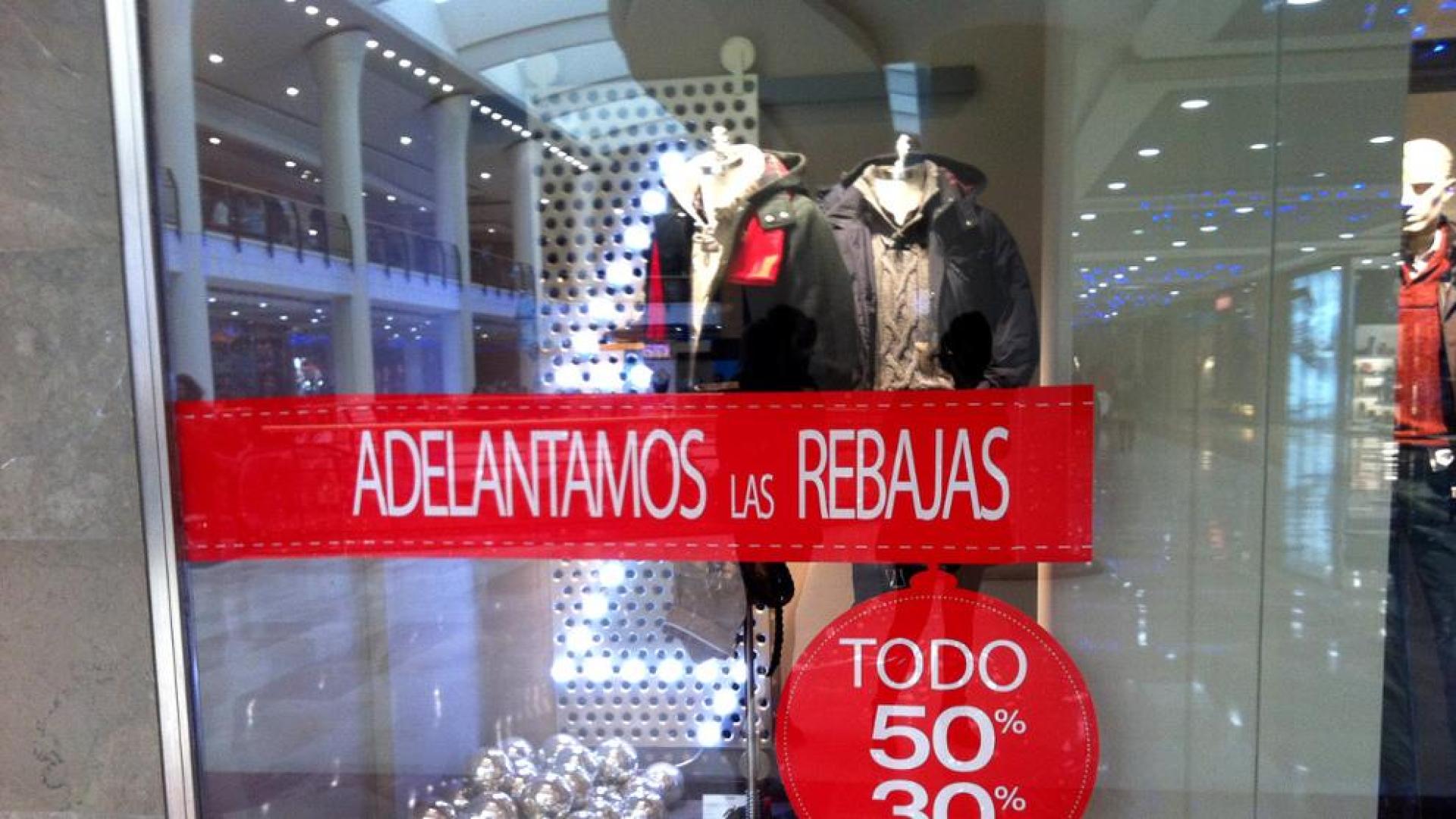 Las rebajas se adelantan en algunas tiendas de Pamplona