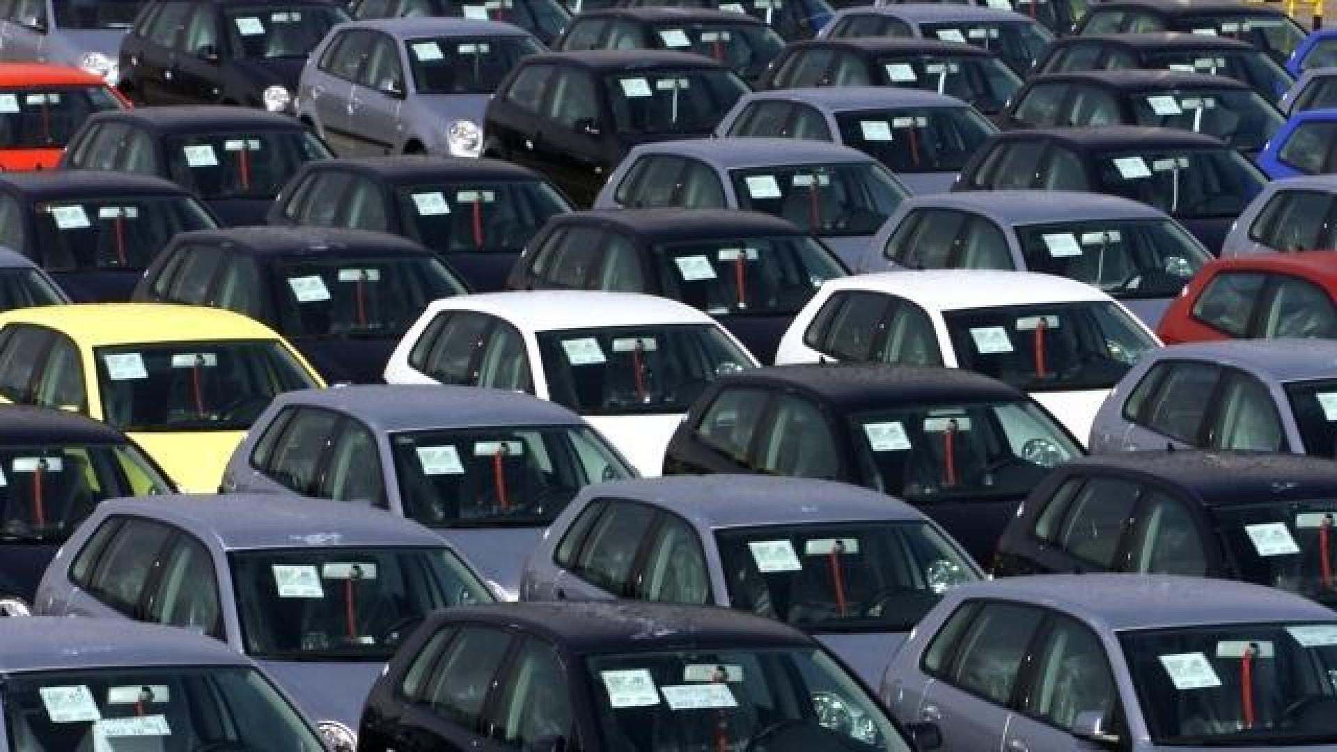 Varios modelos de Polo en el aparcamiento de la fábrica de Volkswagen en Landaben. 	ARCHIVO