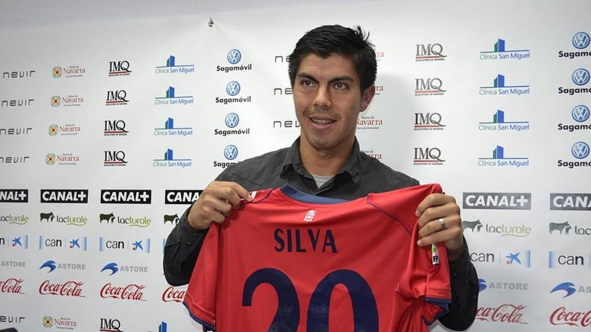 Francisco 'Gato' Silva completó su primer entrenamiento en Tajonar junto a sus nuevos compañeros de Osasuna en una fría mañana.