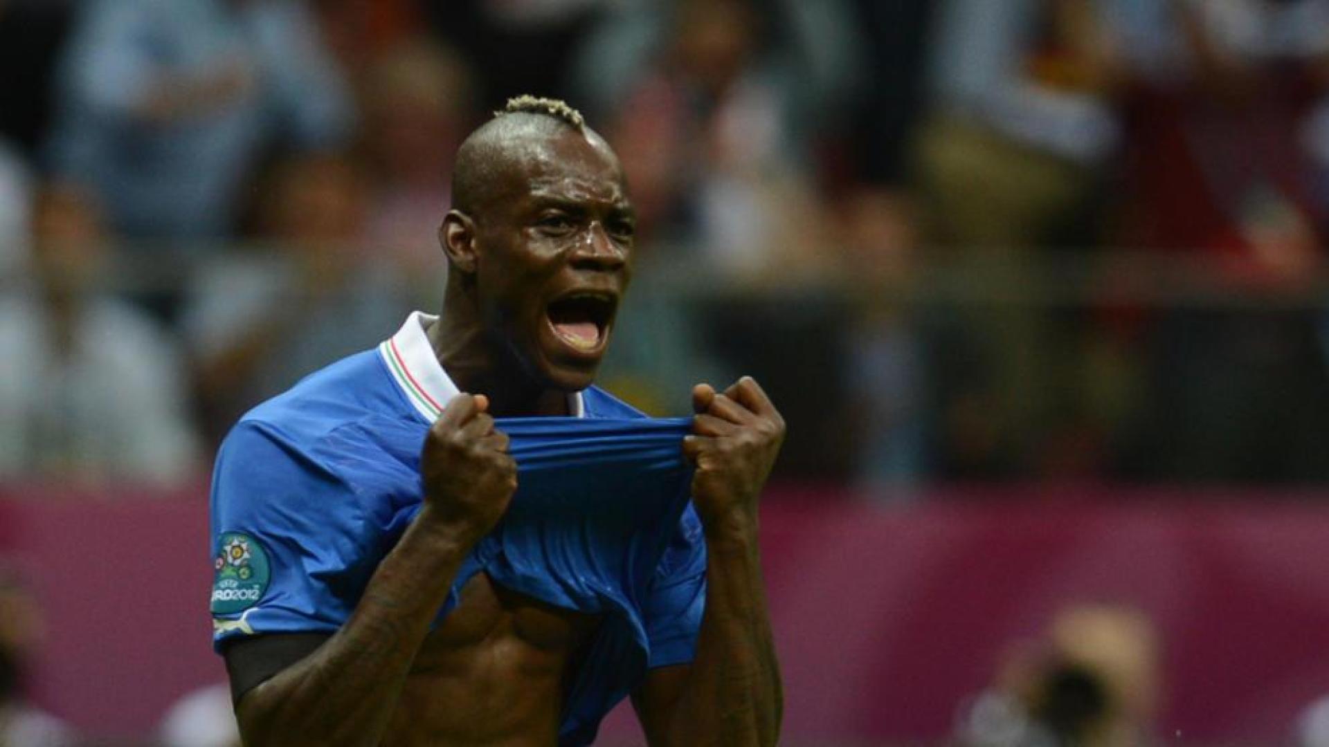 Balotelli ampl&iacute;a la ventaja