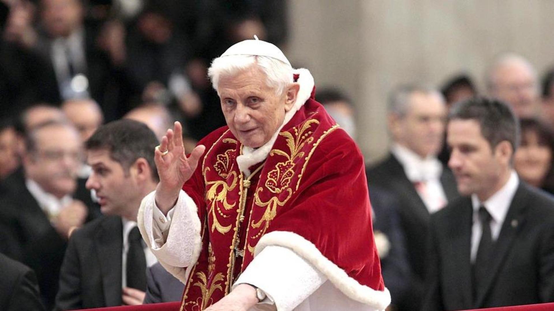 Benedicto XVI, de 85 años, ha anunciado este lunes, 11 de febrero, su dimisión al pontificado aludiendo a que, debido a su "edad avanzada", ya no tiene fuerzas para ejercer el cargo.