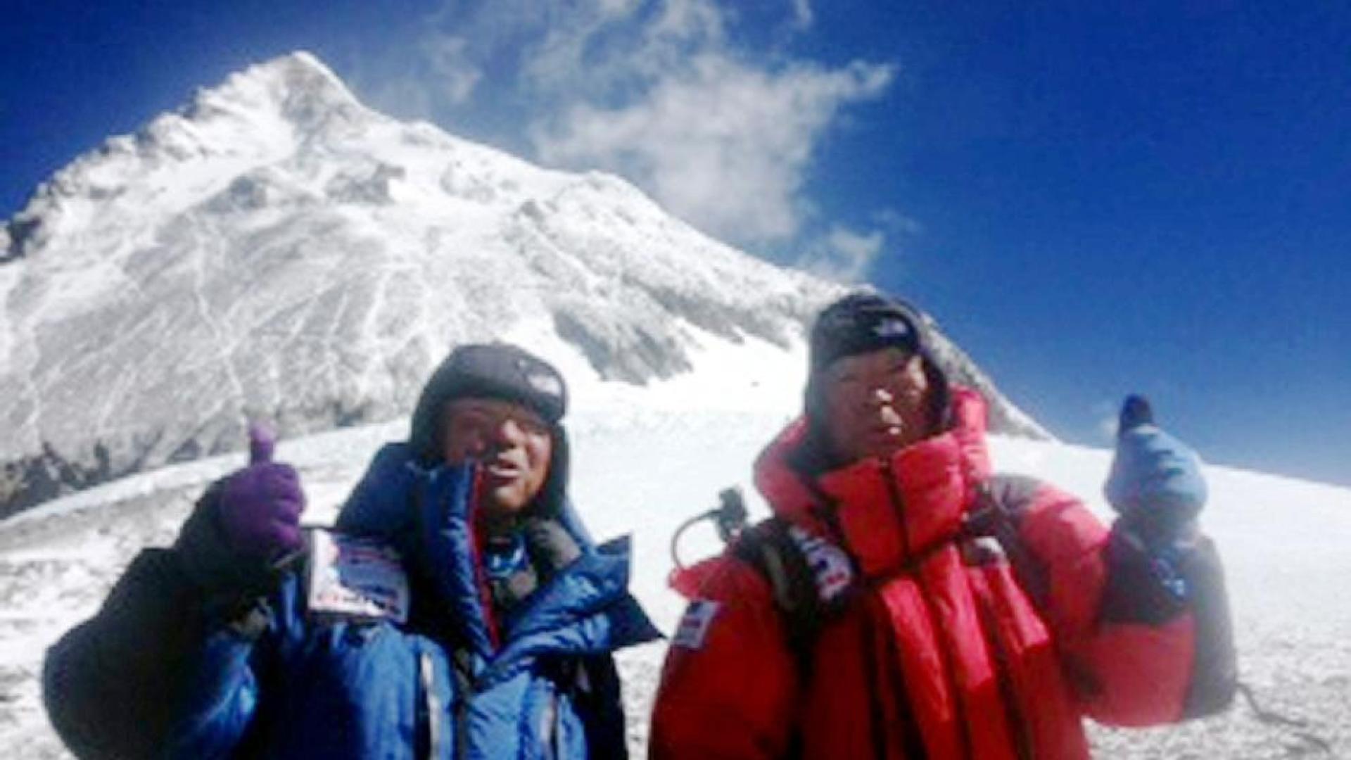 Un japon&eacute;s de 80 a&ntilde;os holla el Everest