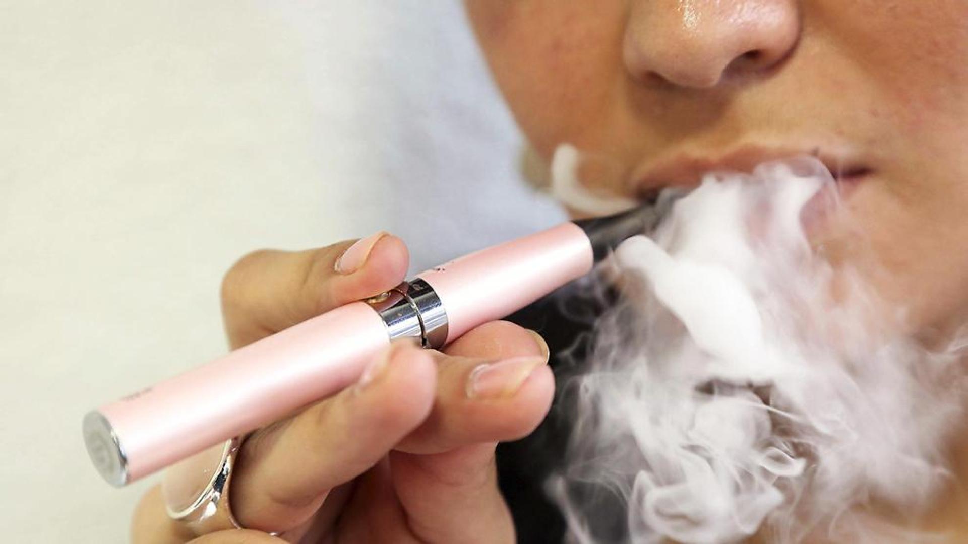 Los cigarrillos electrónicos, vetados en transporte, colegios y hospitales
