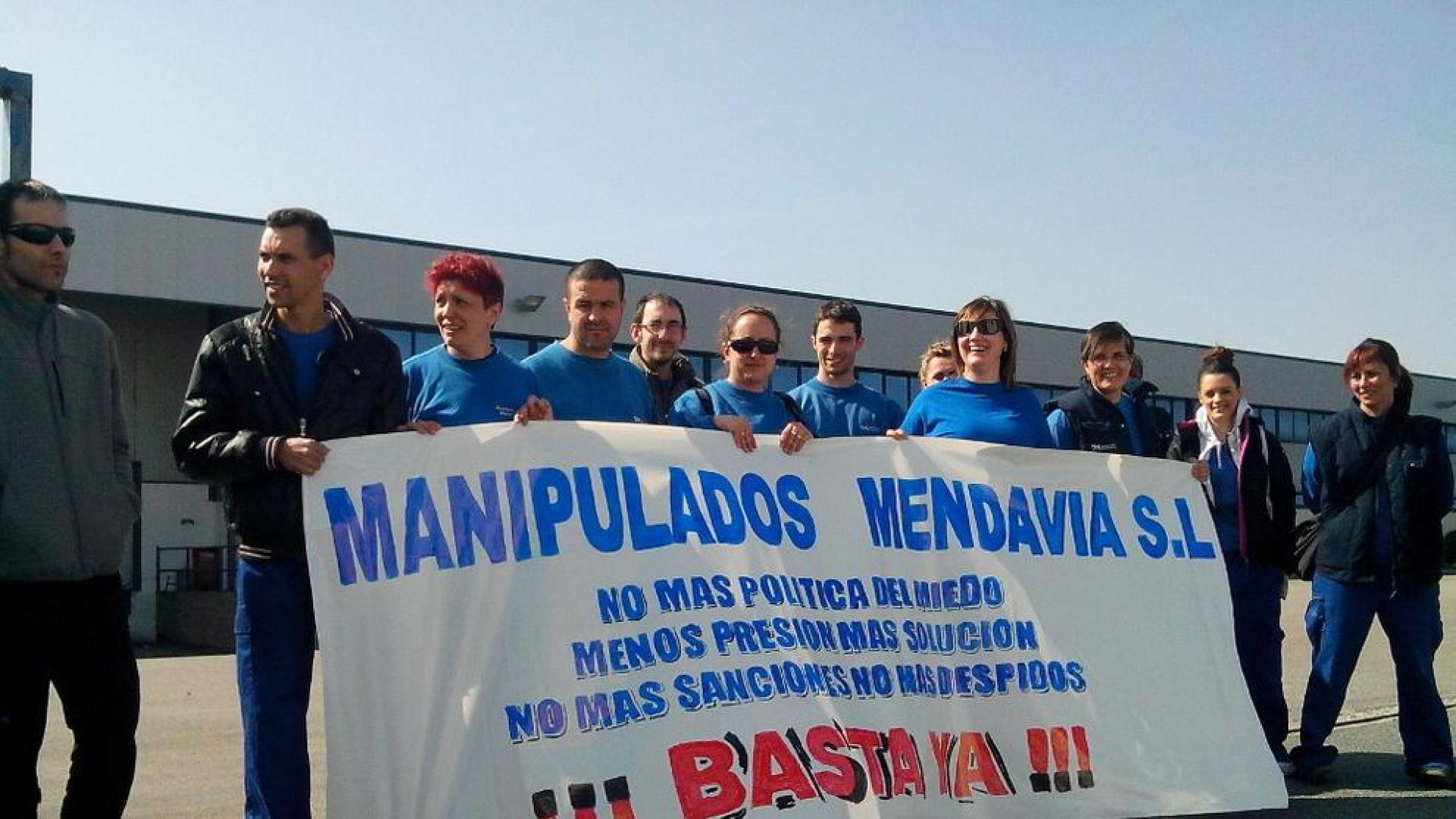 Concentración en Manipulados Mendavia contra la 'presión y acoso' de la empresa