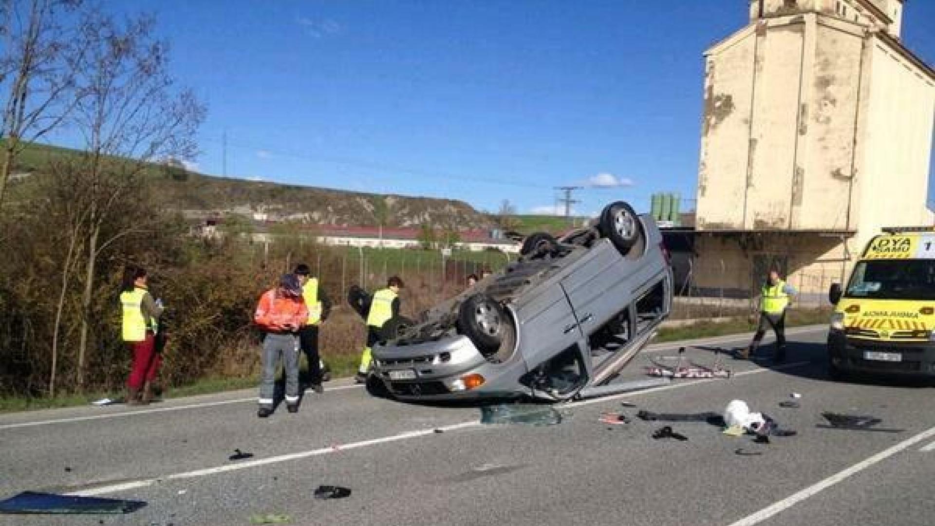 Dos heridos en una colisi&oacute;n en la NA-150 en el cruce hacia Campanas