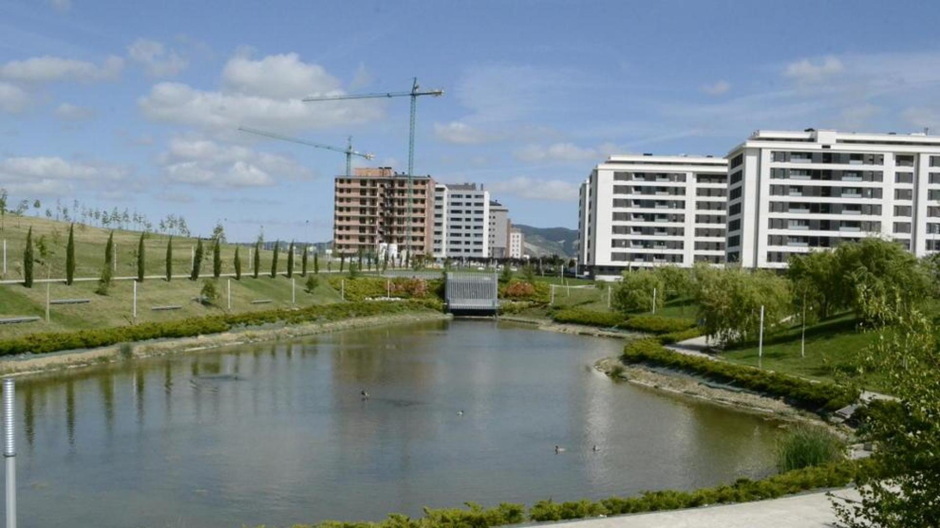 Vecinos de Ripagaina denuncian la presencia de ratas en el lago