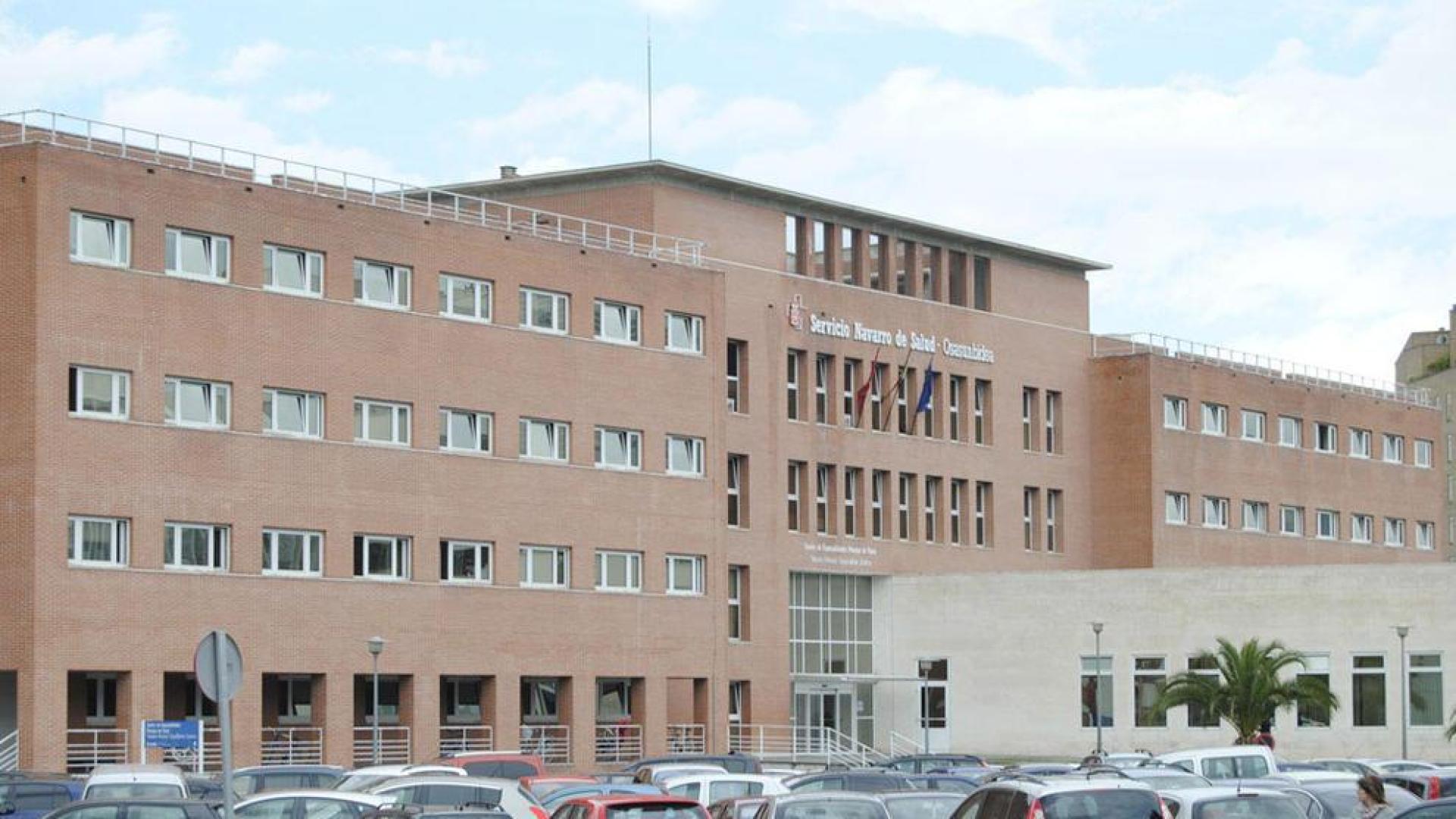 Una mujer da a luz en plena calle junto a Consultas Externas