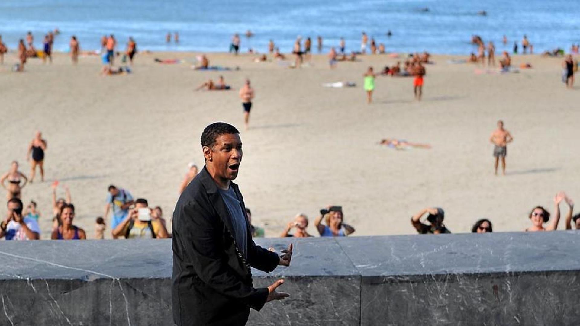 Denzel Washington protagonizó el momento estelar de la gala de apertura de la 62 edición del Festival de Cine de San Sebastián al recoger el Premio Donostia, un galardón que reconoce una carrera que no hubiera sido posible sin la "pasión" que le ha mostrado el público.