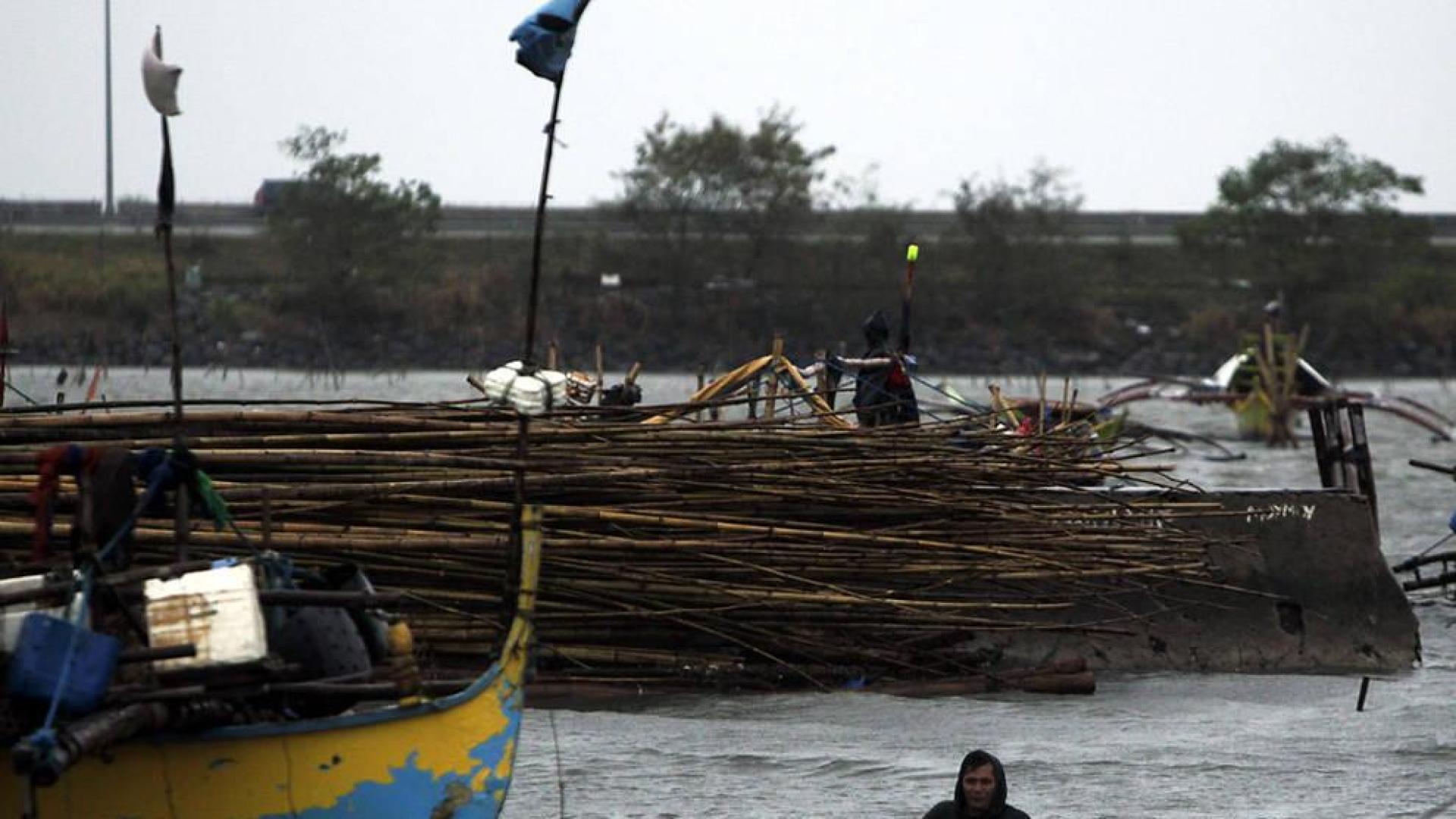 Hagupit, con 23 muertos y un millón de desplazados, se acerca a Manila