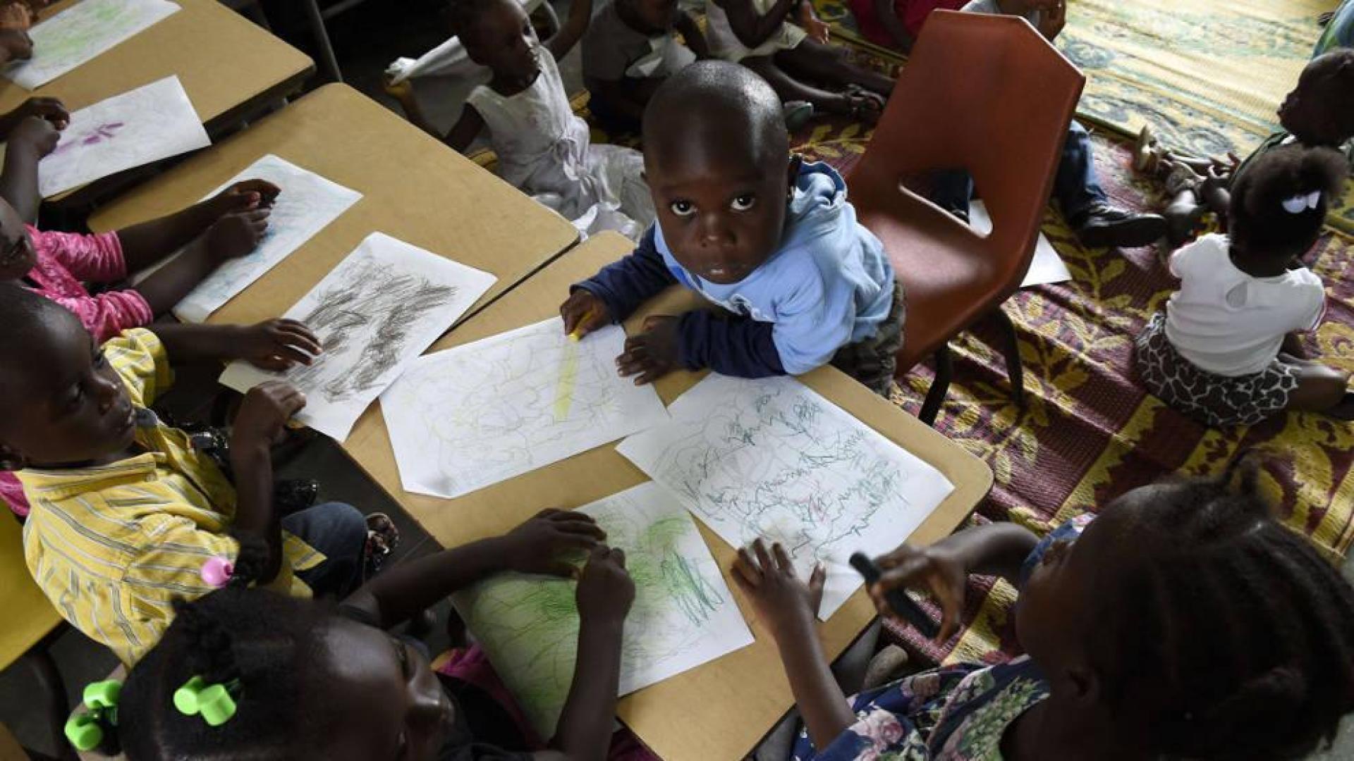 El ébola ha dejado al menos a 3.700 niños huérfanos en África Occidental