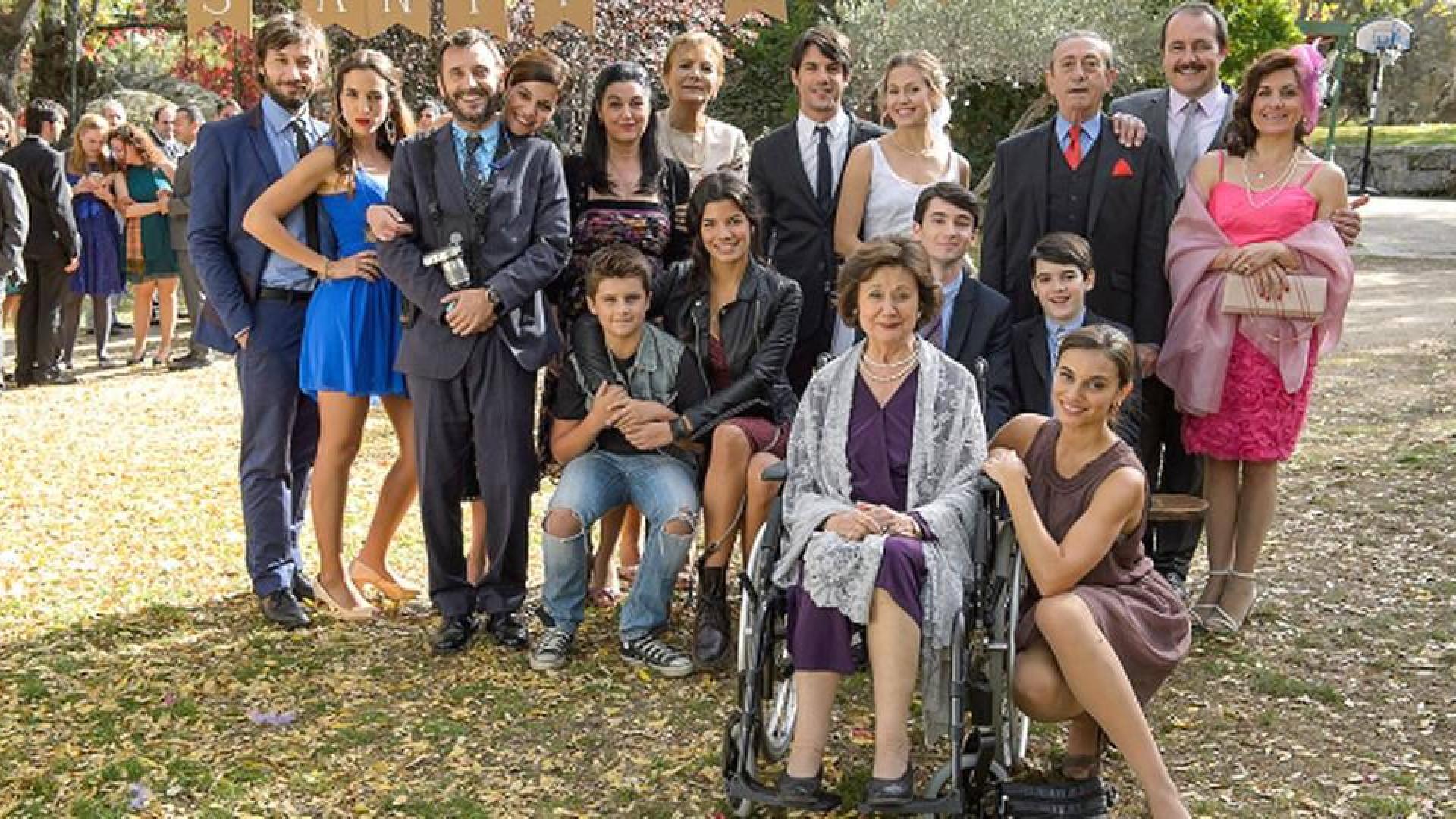 'Algo que celebrar' disecciona a la familia española