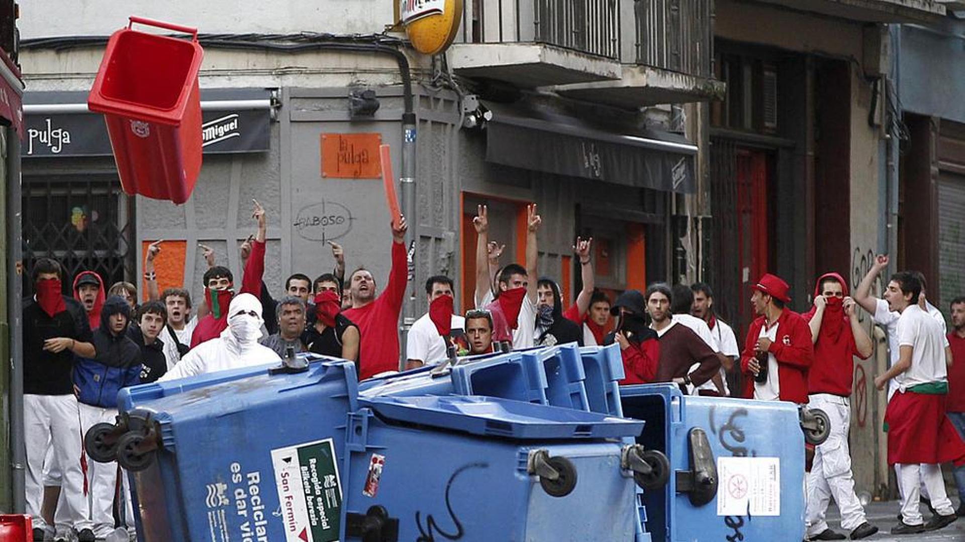 Tres detenidos y cargas policiales en el "encierro de la villavesa"