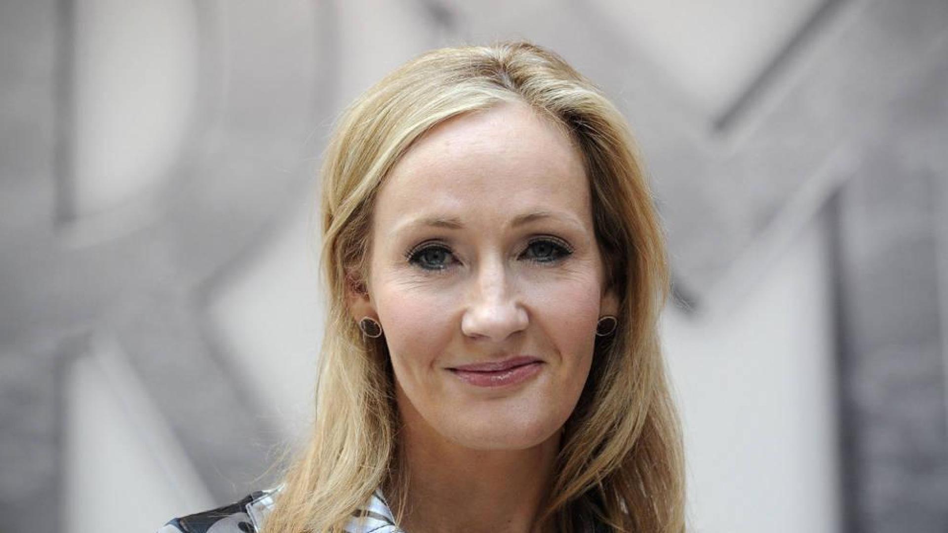 La escritora J.K. Rowling vuelve a tirar de pseudónimo