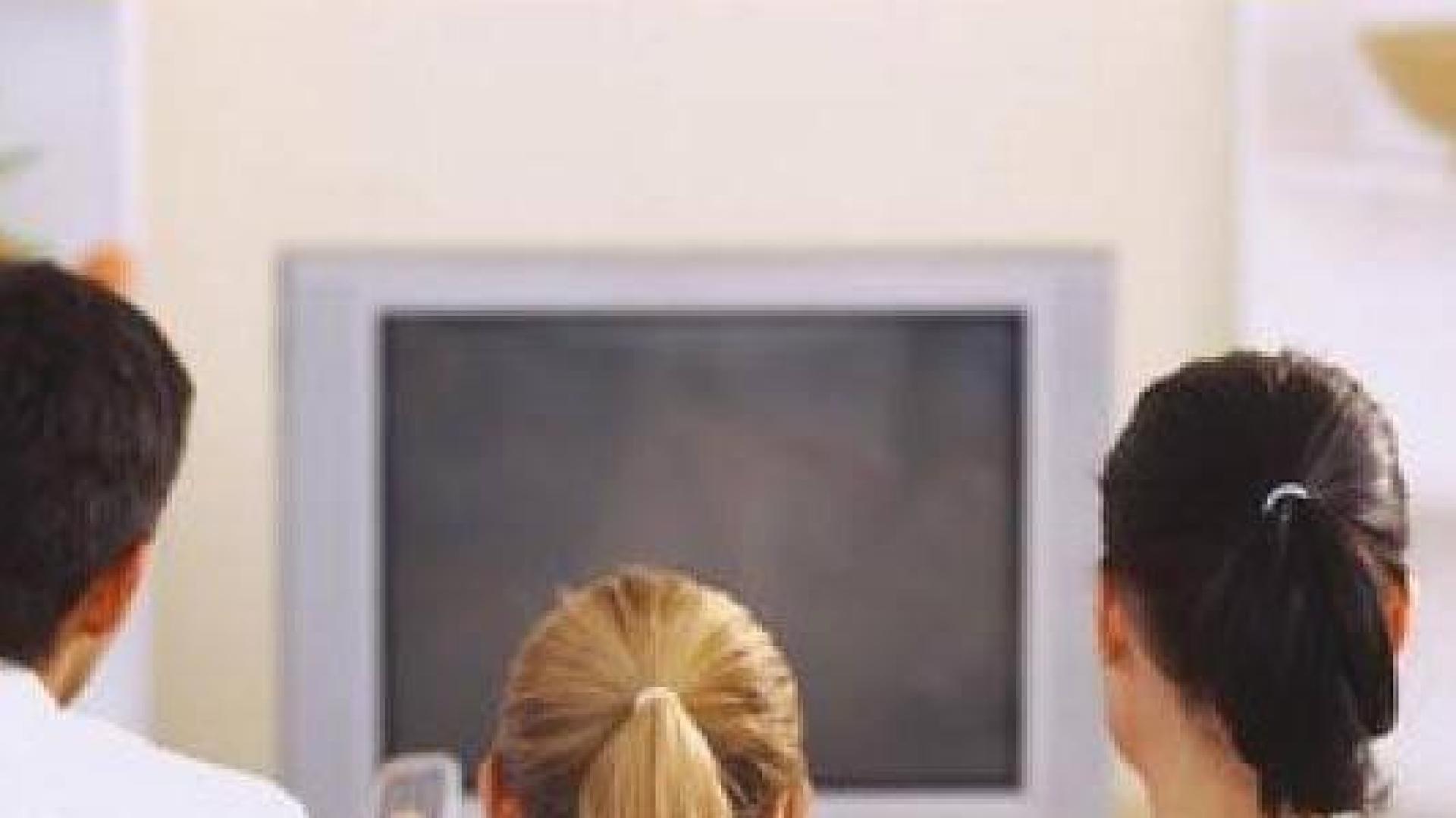 Cinco minutos menos de televisión al día que en 2013