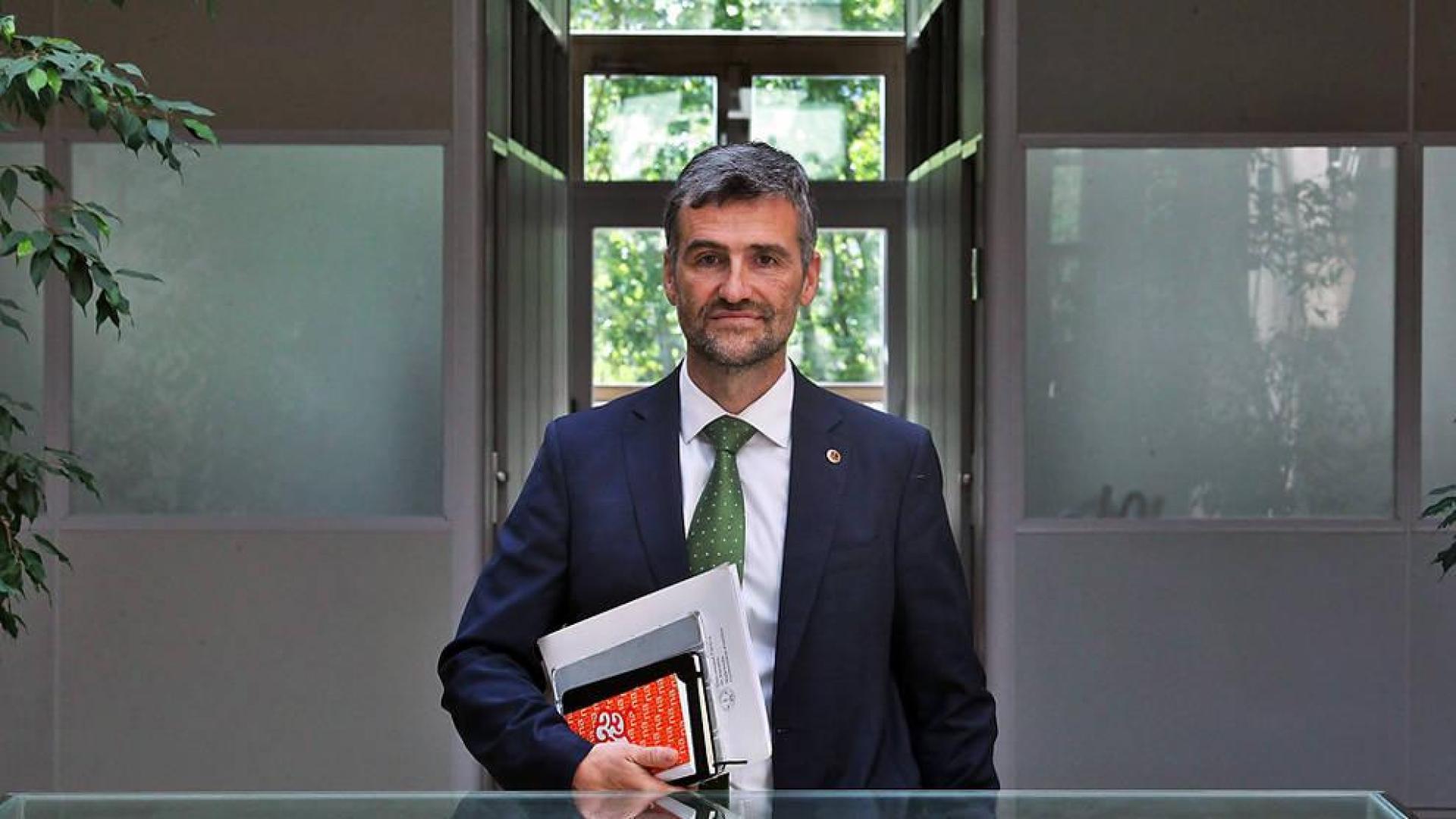 Alfonso Carlosena se convierte en el nuevo rector de la UPNA